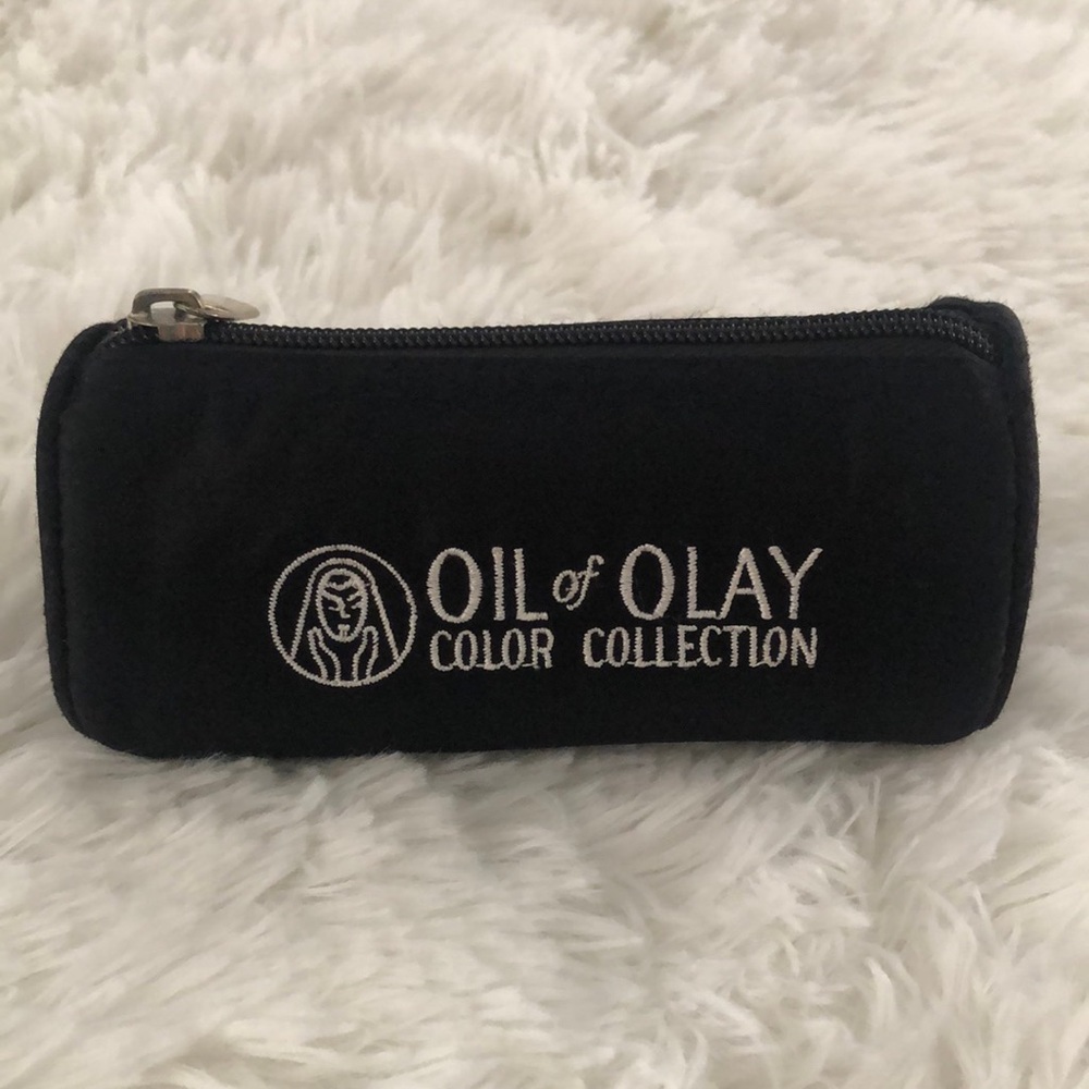 Vintage Oil of Olay Color Collection Round Cosmetic Bag 🖤